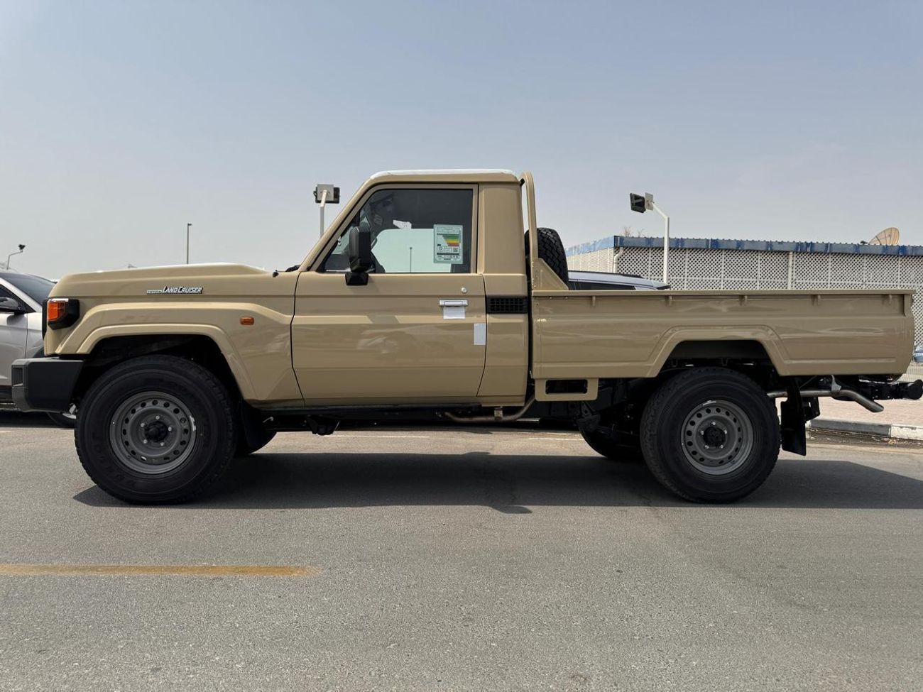 تويوتا لاند كروزر بيك آب 79 SC 4.0L PETROL AUTOMATIC TRANSMISSION ( ONLY FOR RE EXPORT )