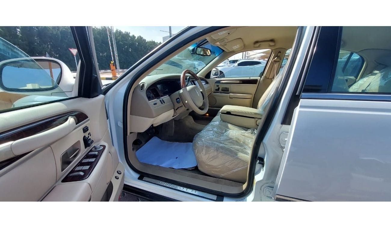 لينكولن تاون كار very clean car