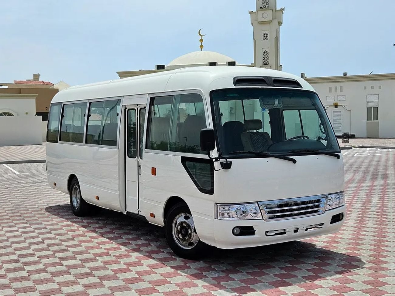 تويوتا كوستر Fresh Japan Import Immaculate Condition 30 Seater Diesel With Low KM