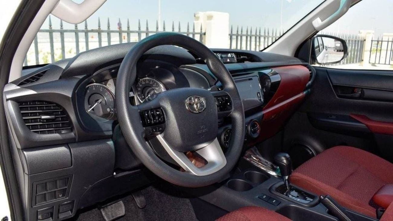 Toyota Hilux HILUX 2.7L AT PETROL 2024 MED OPTION