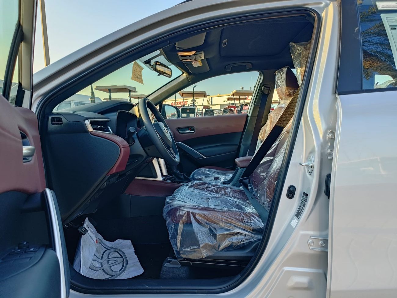 Toyota Corolla Cross 1.8L HYBRID / LEATHER SEATS / DVD+CAMERA / SUNROOF  (CODE #508872)