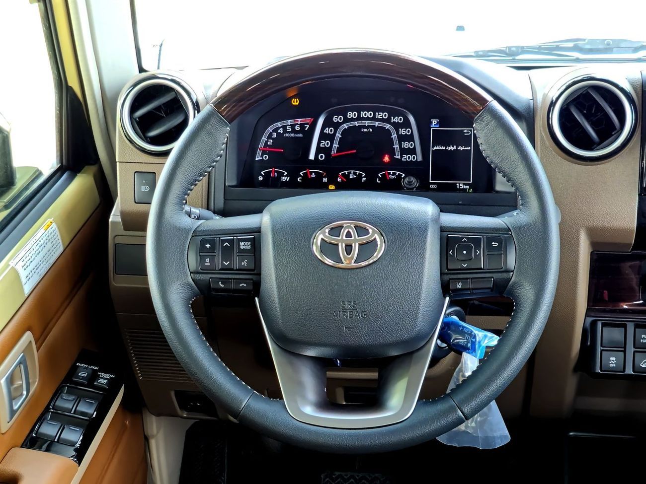 تويوتا لاند كروزر بيك آب TOYOTA LC79 PETROL DOUBLE CABIN 4.0 - FULL OPTIONS - AT - 2025 - BEIGE - OMANI