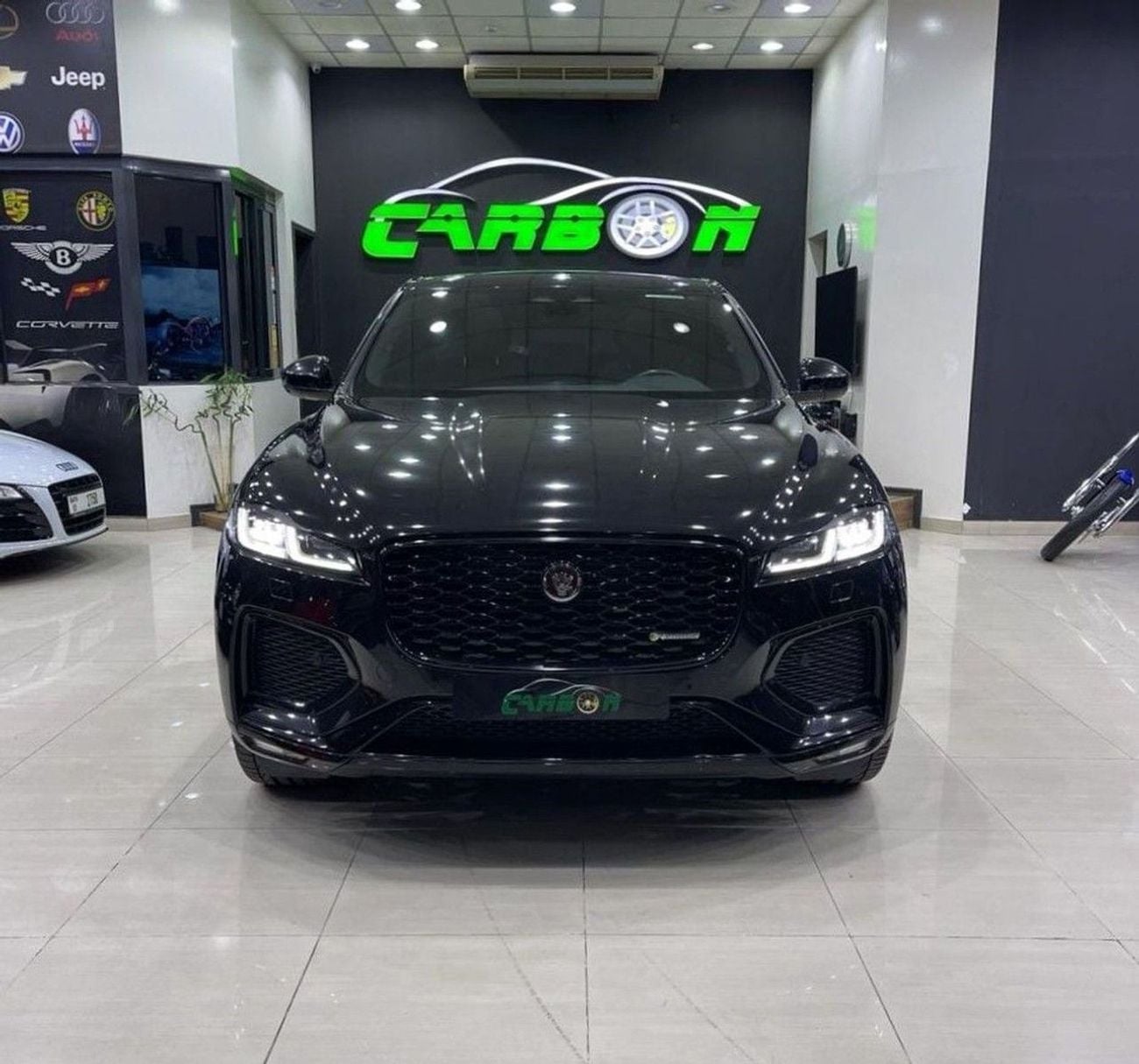 جاكوار F بيس R-Dynamic Black P250 2.0L Jaguar F-Pace 2022