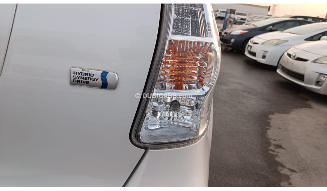 Toyota Prius Alpha 1.8L Hybrid 2011MY ( Used Car )