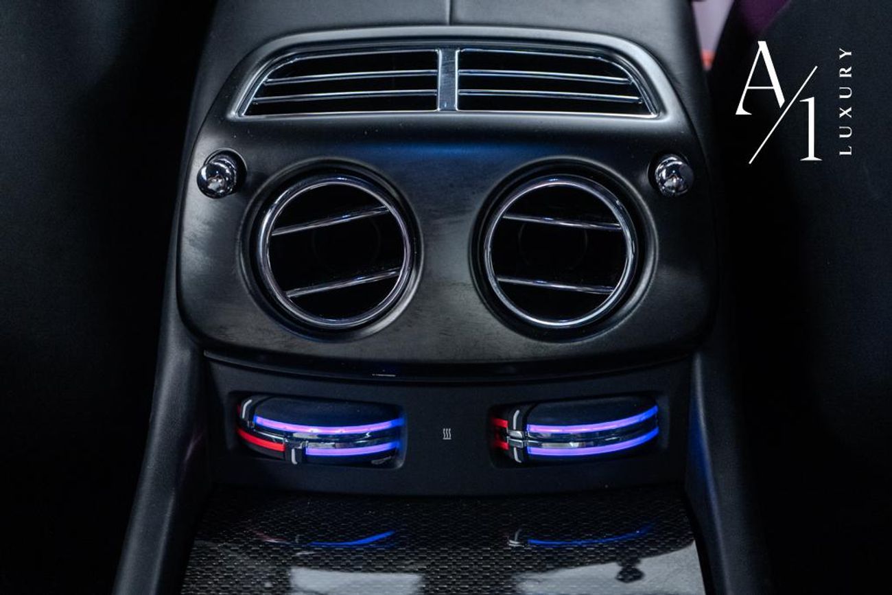 Rolls-Royce Wraith Black Badge 2017 Rolls Royce Wraith Black Badge, Full Rolls Royce Service History, Carbon Fiber Pack