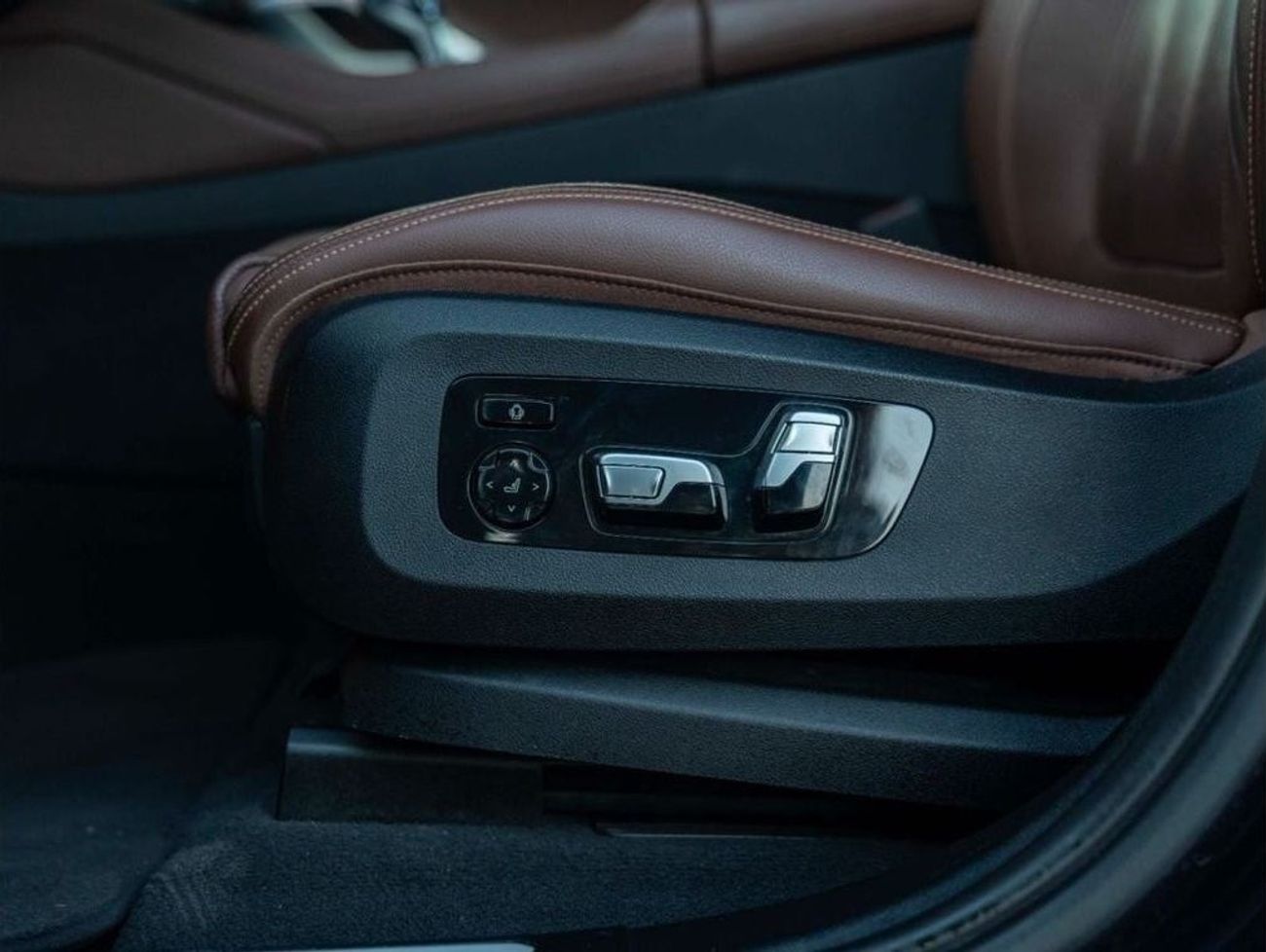 BMW X6 xDrive 40i 3.0L AED 3,145 • X6 XDRIVE 40i • 3.0L TURBO I6 • OFFICIAL BMW WARRANTY AND FULL SERVICE H