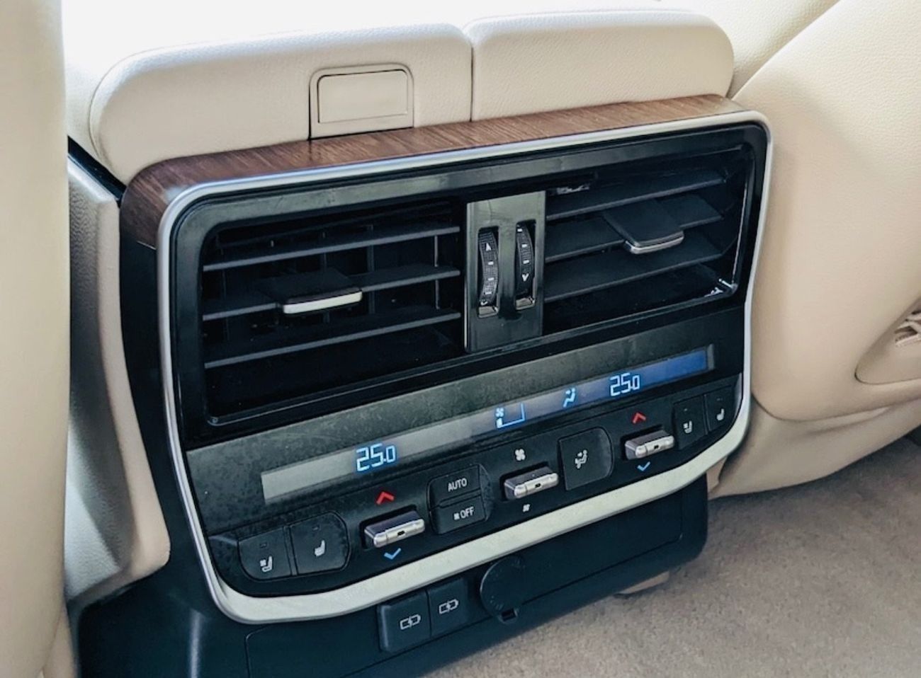 تويوتا لاند كروزر Toyota landcuriser Years 2016 GXR V6 full option 4.0L petrol