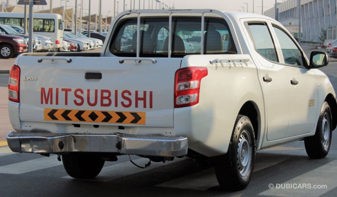 Mitsubishi L200 Mitsubishi L200 GCC in excellent condition without accidents, very clean from inside and outside