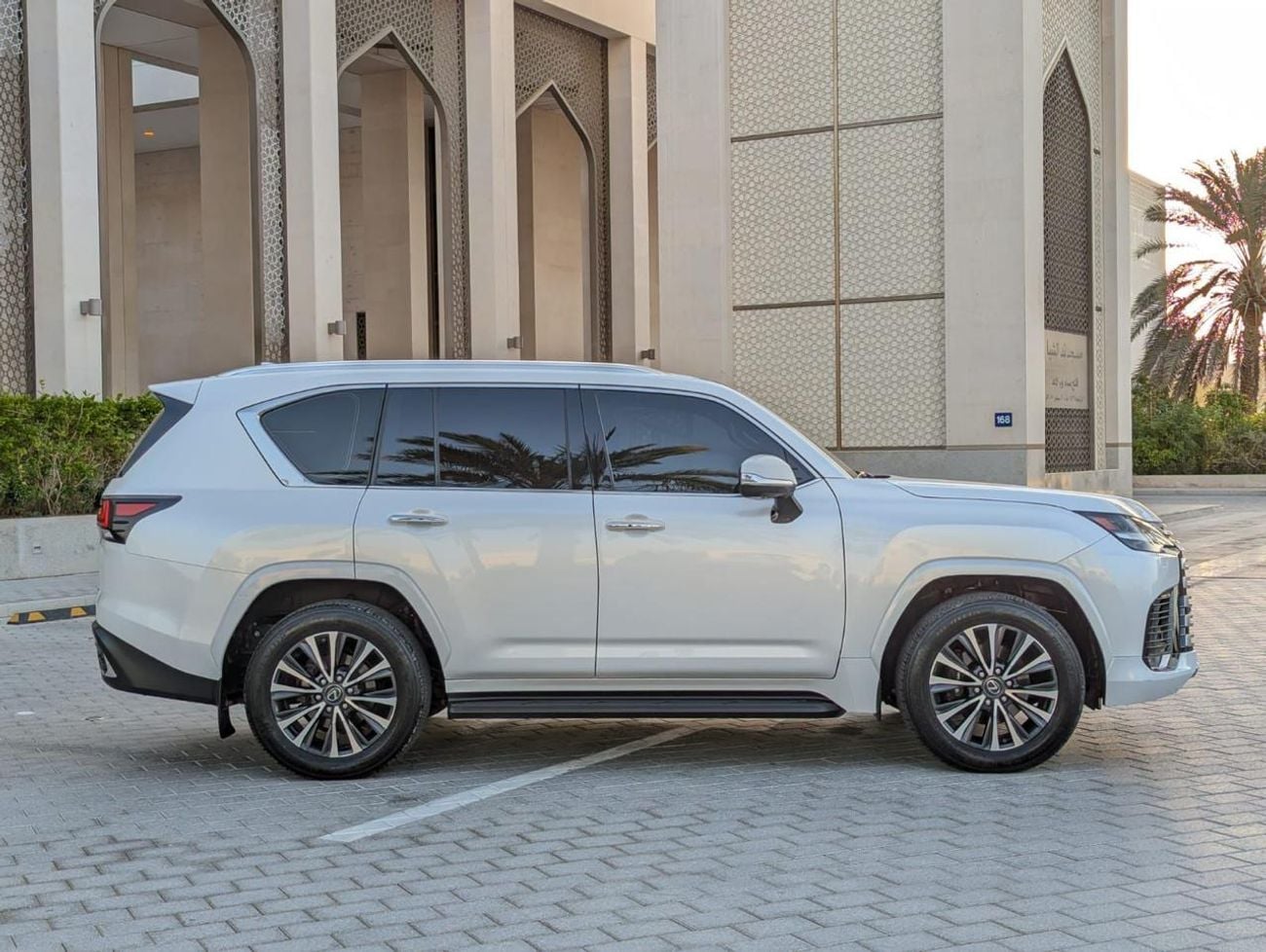 Lexus LX600 PRESTIGE