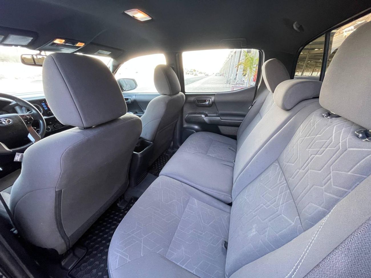 تويوتا تاكوما TRD / V6 / طويل / دخول بدون مفتاح / تشغيل بدون مفتاح / شاشة كبيرة / بحالة ممتازة