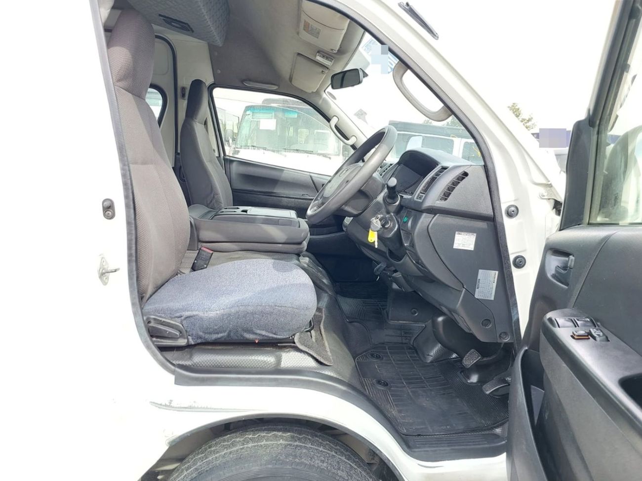 Toyota Hiace TOYOTA HIACE COMMUTER VAN RHD 2014 MODEL 2.7 L PETROL AUTOMATIC(PM47858)