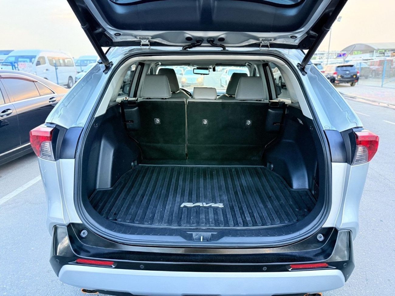 تويوتا راف ٤ Limited 2020 Model Full Option with Radar Very Clean And Perfect Condition