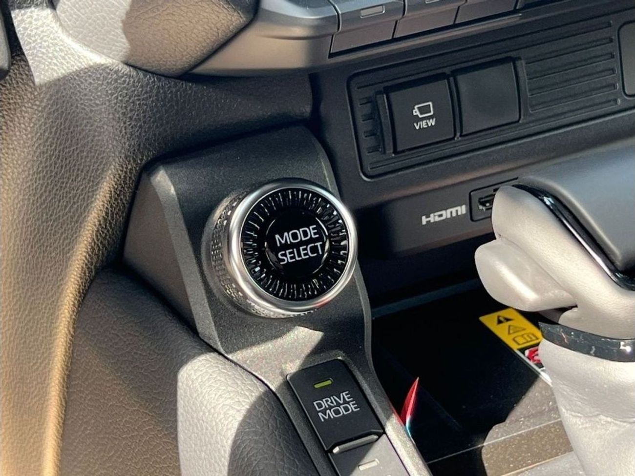 تويوتا برادو 2.4L PETROL FULL OPTION 2024