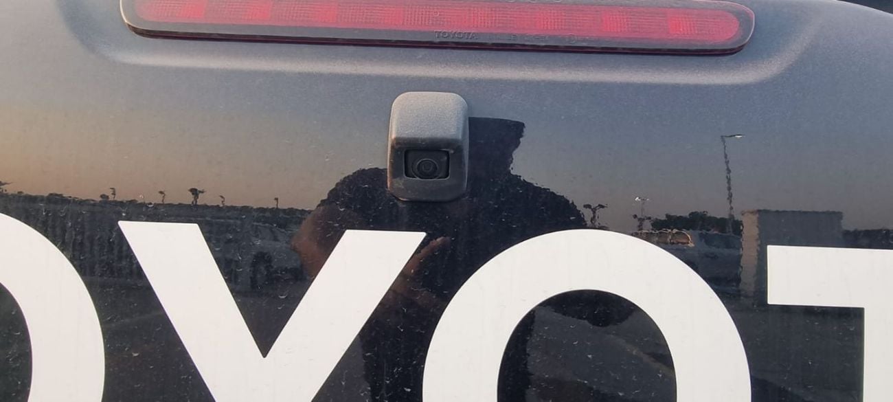 تويوتا هيلوكس SGLX TOYOTA HILUX 2.4L DIESEL 4X4 A/T LEATHER SEATS MY 2025