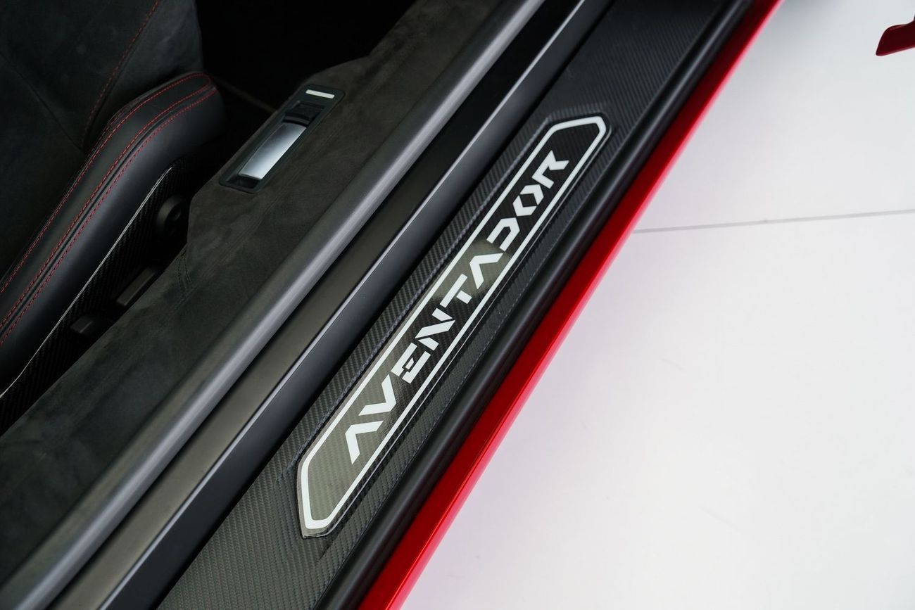 لامبورغيني أفينتادور 6.5L V12 Aventador Roadster Pirelli Edition