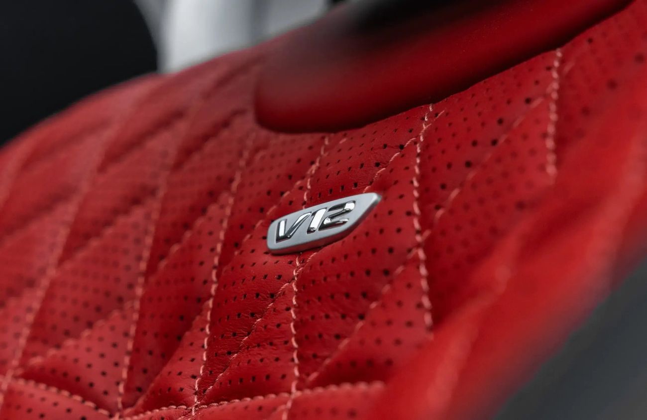 Mercedes Maybach G 650 6.0 L V-12 Biturbo Engine