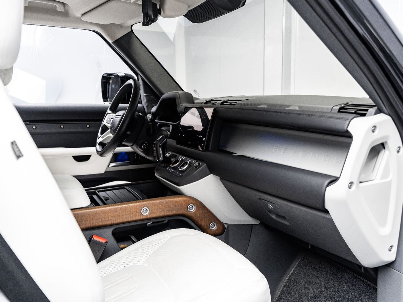 Land Rover Defender P400 110 HSE 3.0L (5 Seater)