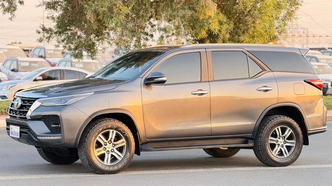 Toyota Fortuner 2017 | RHD | 2.8L DIESEL ENGINE | 4 X 4 | PARKING SENSOR | PUSH START ENGINE | DUAL TONE LEATHER SEA