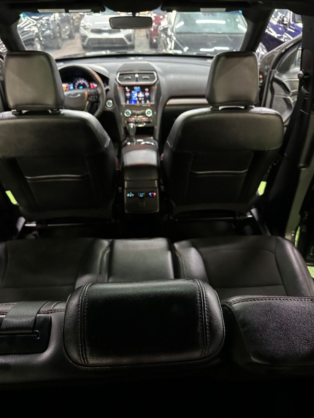 فورد اكسبلورر سبورت تراك فورد اكسبلورر بحالة جيدة. 2019 بمحرك 2.3 تيربو 4wd عداد 72000 كم 7 مقاعد على بانورا