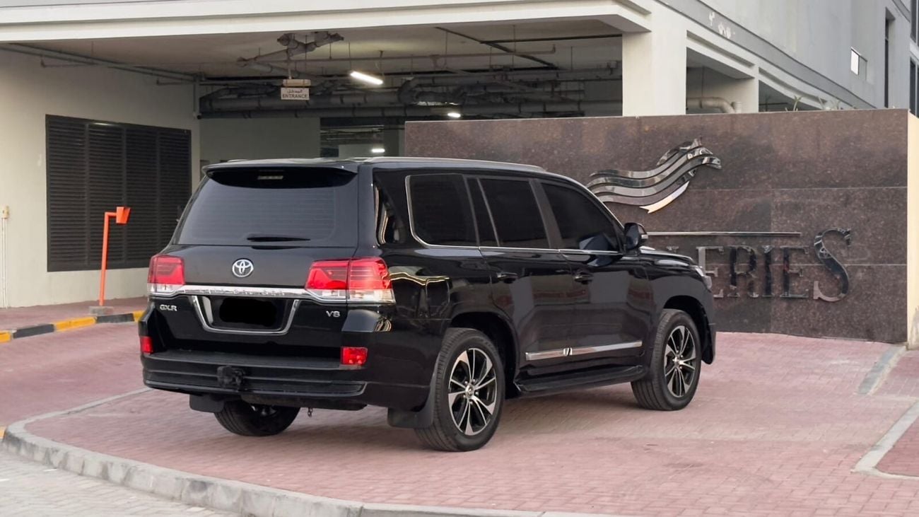 Toyota Land Cruiser GXR 4.5 7 seats 5 doors