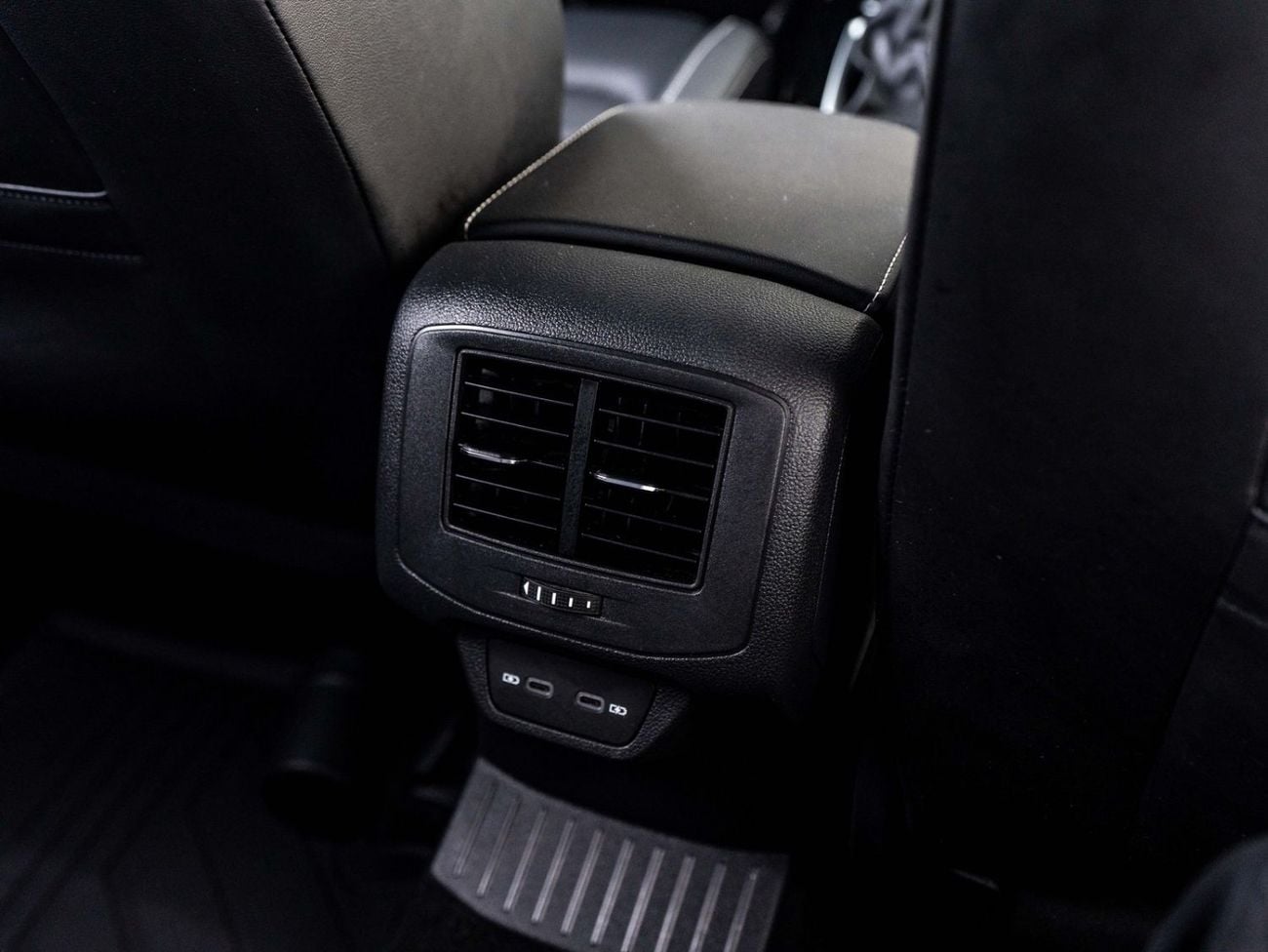 فولكس واجن T ROC R-LINE