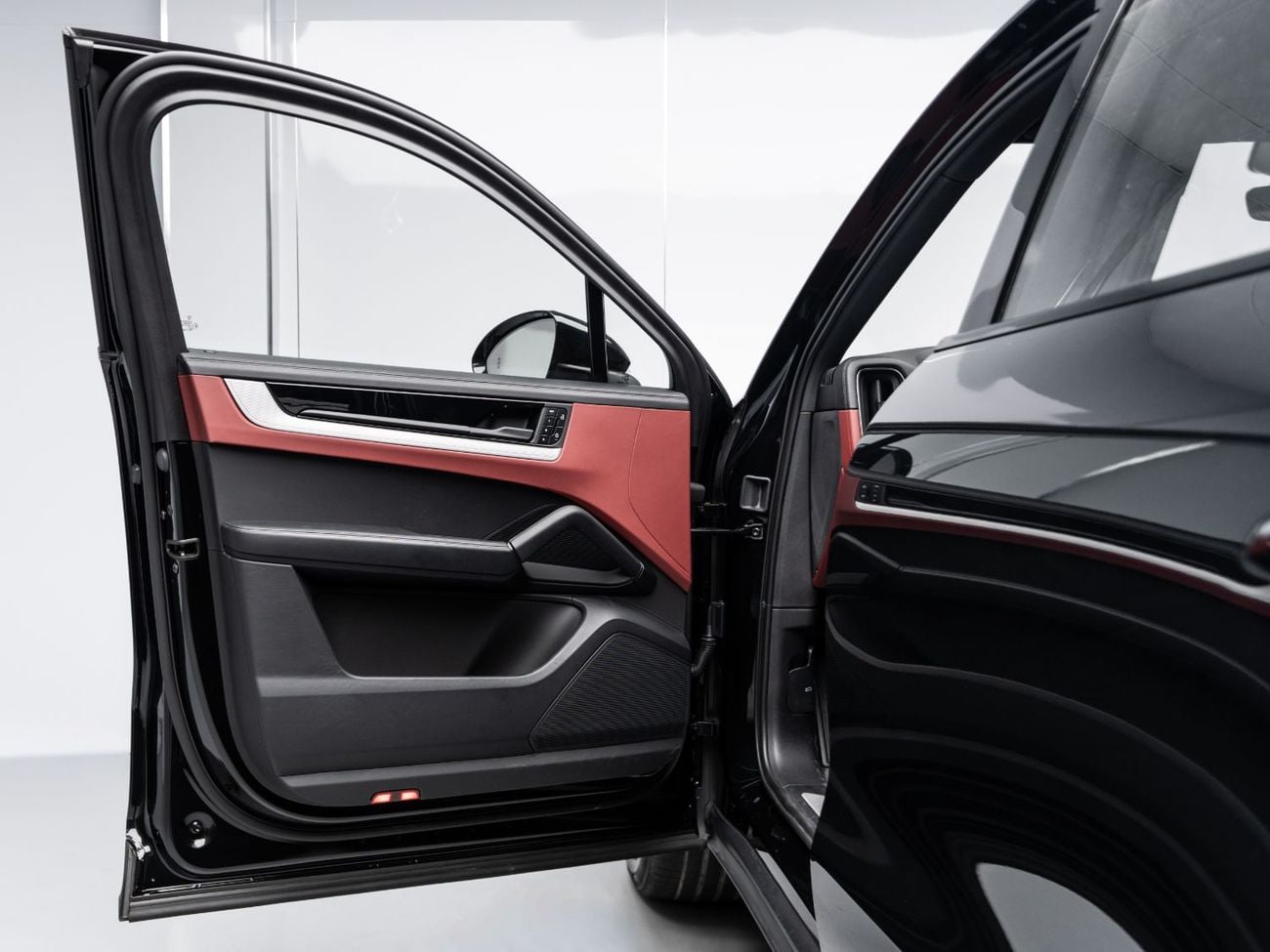 Porsche Cayenne BUY NOW, PAY 2027 | THE BLACKLINE STANDARD | Porsche Warranty March 2027, GCC, Low KM's