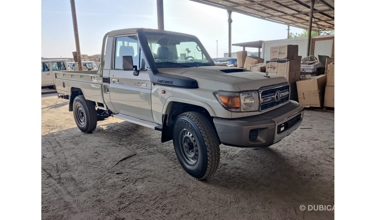 تويوتا لاند كروزر بيك آب 79 SC 4.5L V8 TURBODIESEL MT