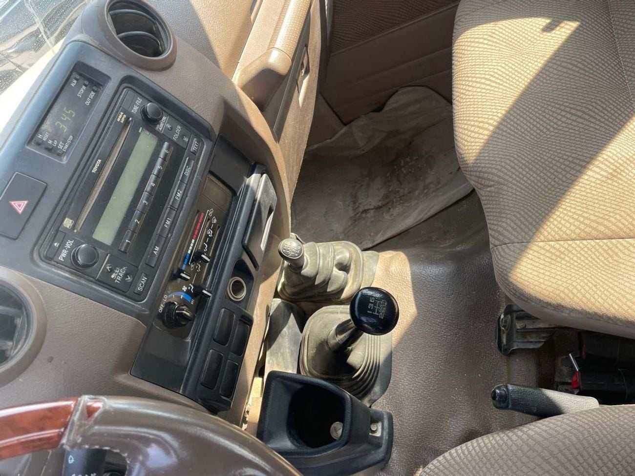 تويوتا لاند كروزر بيك آب Std 4.0L Double Cab Utility 4WD
