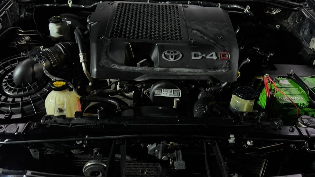 Toyota Hilux DL Diesel Engine 3000 CC ,Automatic Gear ,2015 Model ,Only For Export Available