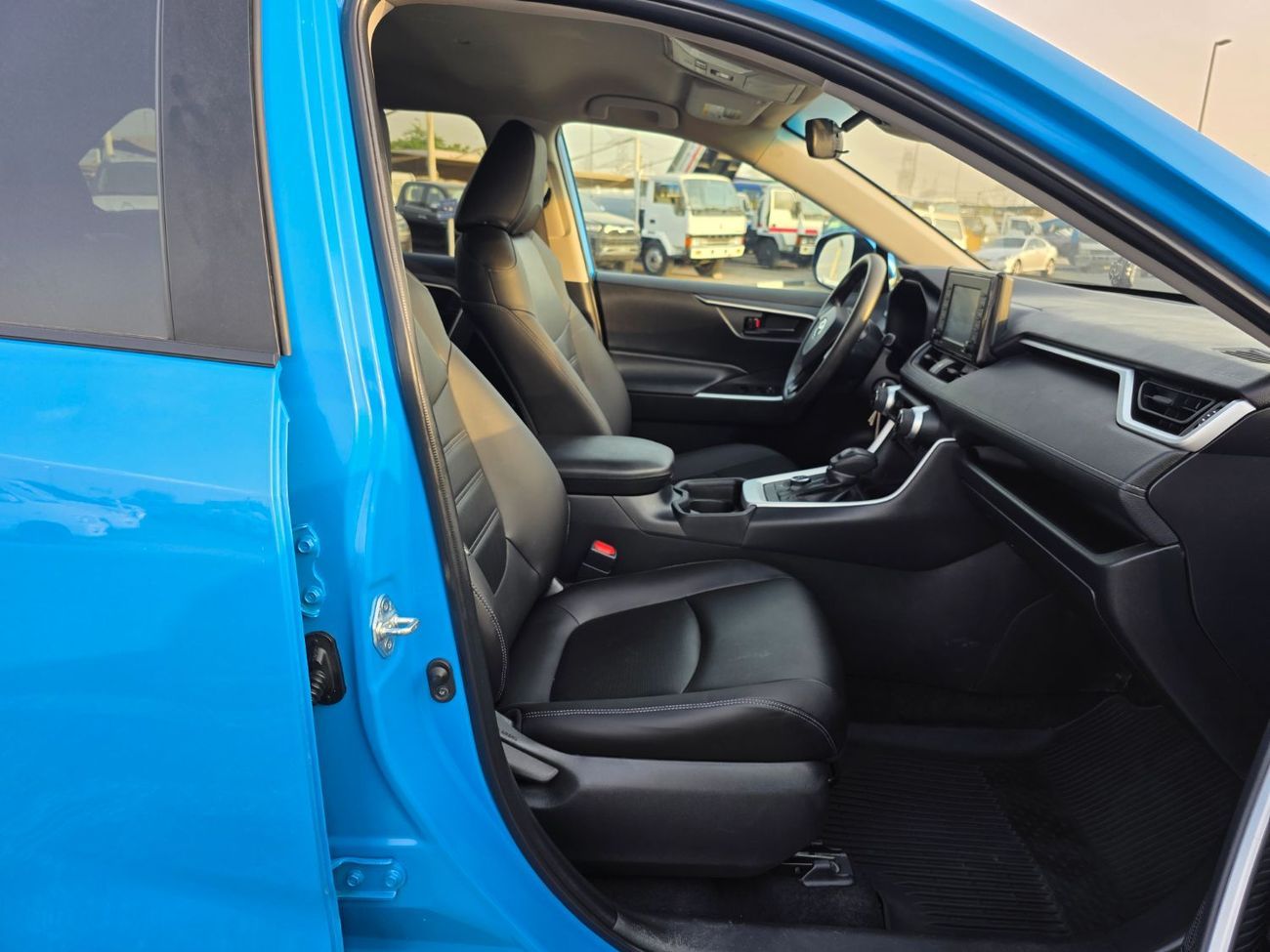 Toyota RAV4 LE 2.5L (219 HP)