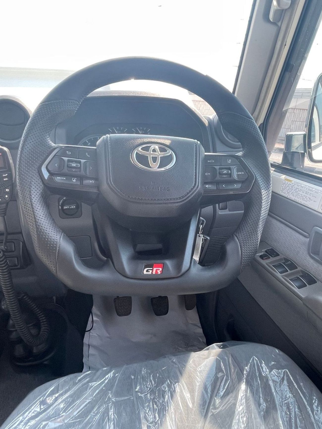 تويوتا لاند كروزر 5 Doors Hardtop ,Diesel 4500 CC ,Right Hand Drive ,Manual Transmission