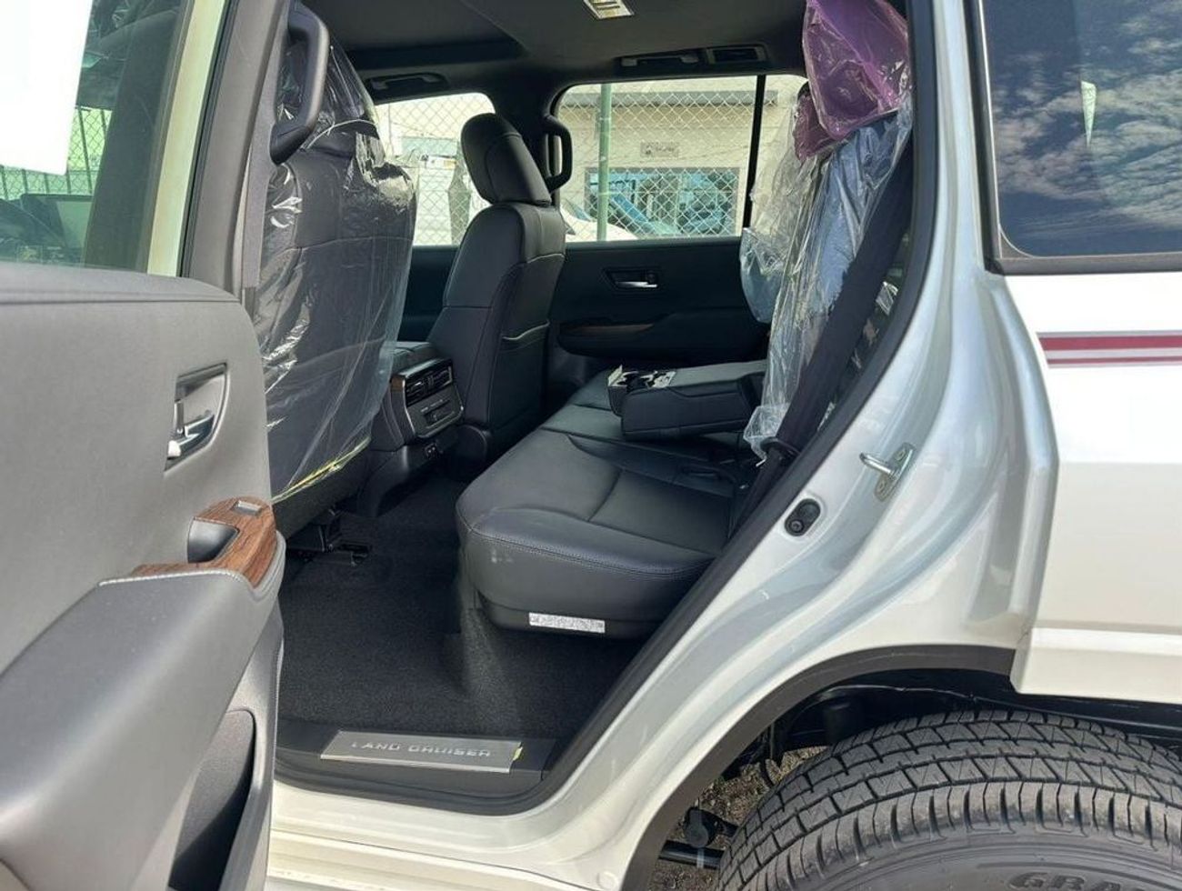 Toyota Land Cruiser 2025 Toyota Land Cruiser GXR 4.0L AT Petrol AX MID