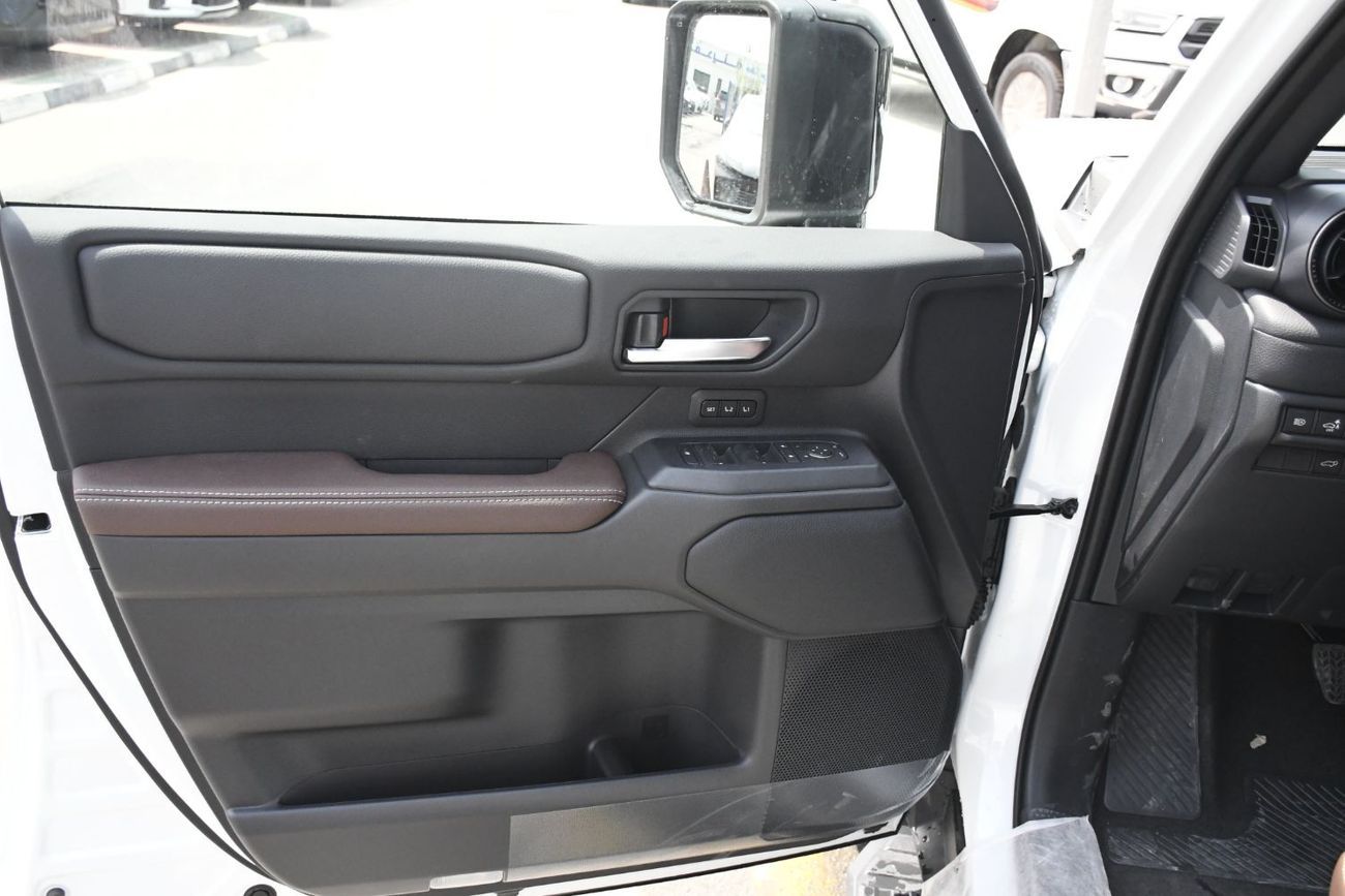 تويوتا برادو 2.4L Adventure  Petrol Full Option GCC (Ready Stock)