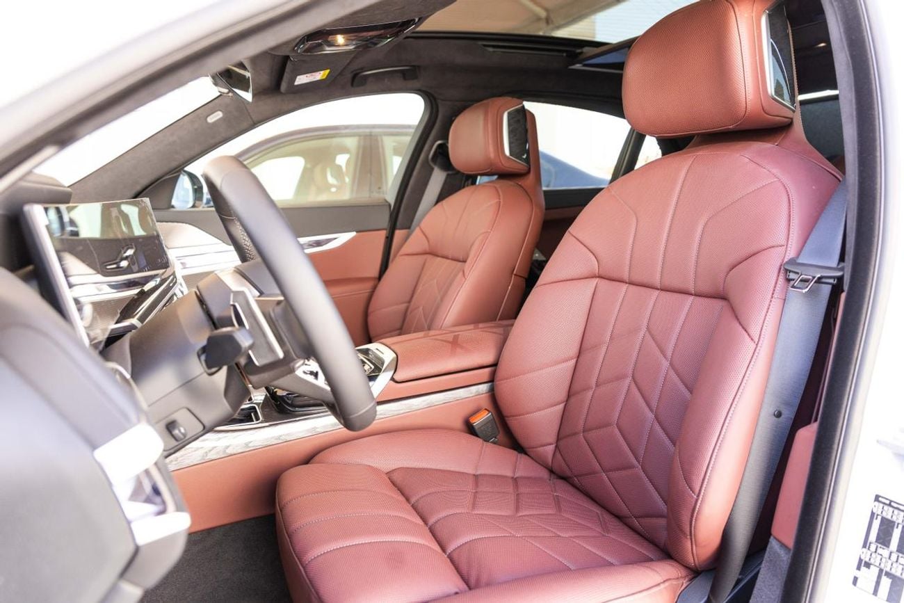 بي أم دبليو 740i BMW 740i M Sport Individual – 2026 | GCC | 2 YEARS WARRANTY | Only 2,213 KM | AED 449,000