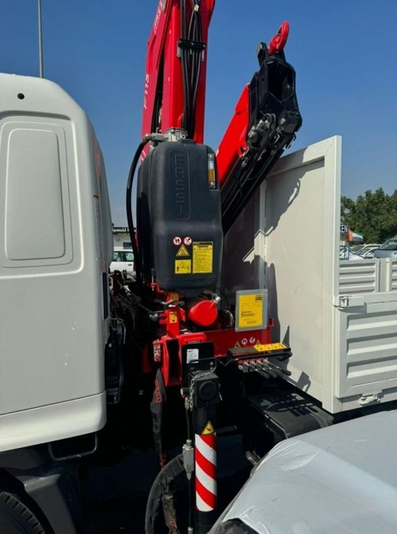 هينو 500 هينو 500 سلسلة 1221 مع صندوق كارجو والونش 5.8 طن ديزل يدوي صفر كم