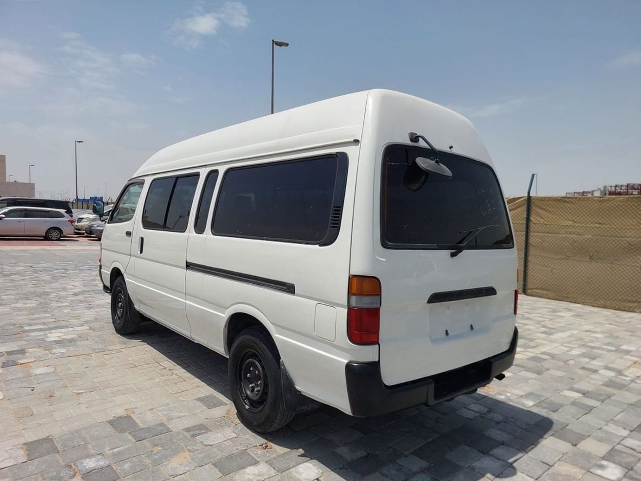 Toyota Hiace TOYOTA HIACE VAN RHD 2000 MODEL 3.0 L DIESEL AUTOMATIC(PM02207)
