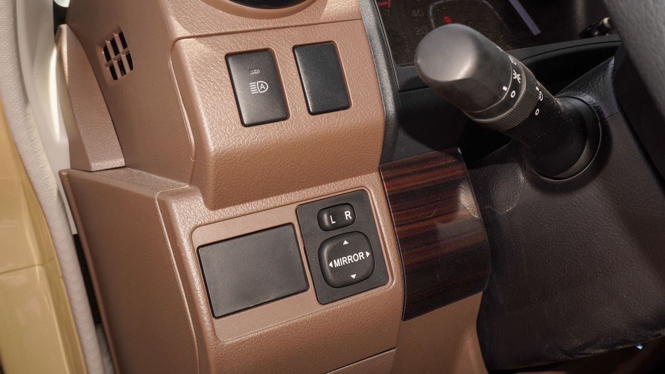 Toyota Land Cruiser Pick Up LX 4.0L V6 Single Cabin A/T