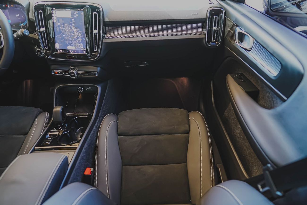 Volvo XC40 Volvo XC40 B4 2023 GCC under Agency Warranty and Service Contract with Flexible Down-Payment.