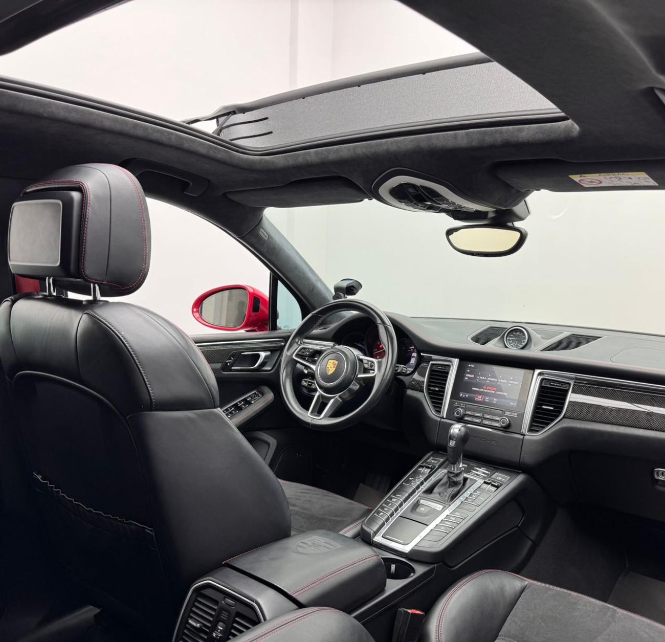 بورش ماكان GTS 3.0L (360 HP) 2017 Porsche Macan GTS, Service History, Excellent Condition, GCC