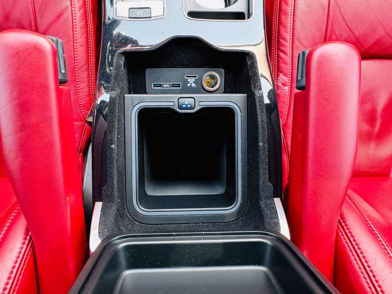 Land Rover Range Rover Range Rover Autobiography 5.0L Supercharged V8 engine producing 525-565 horsepower