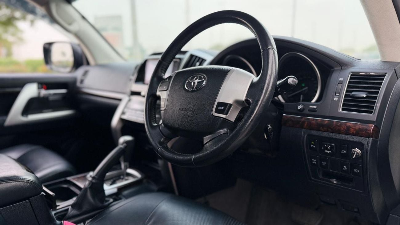 تويوتا لاند كروزر -