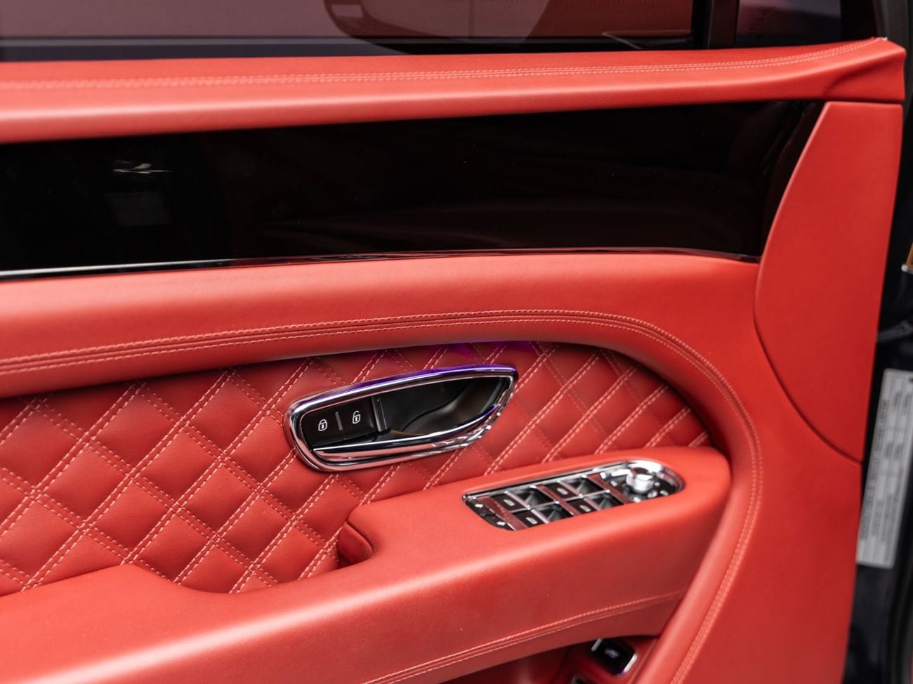 Bentley Bentayga STD BUY NOW, PAY 2027 | THE BLACKLINE STANDARD | 1 Year Blackline Warranty, Low KMs