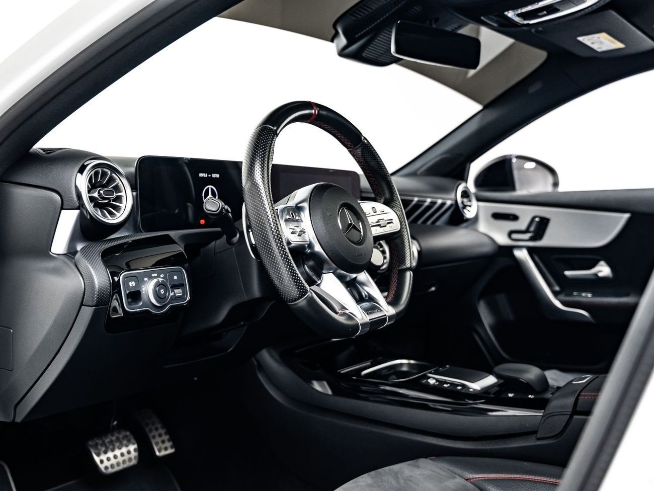 مرسيدس بنز A 35 AMG Premium + 2.0L