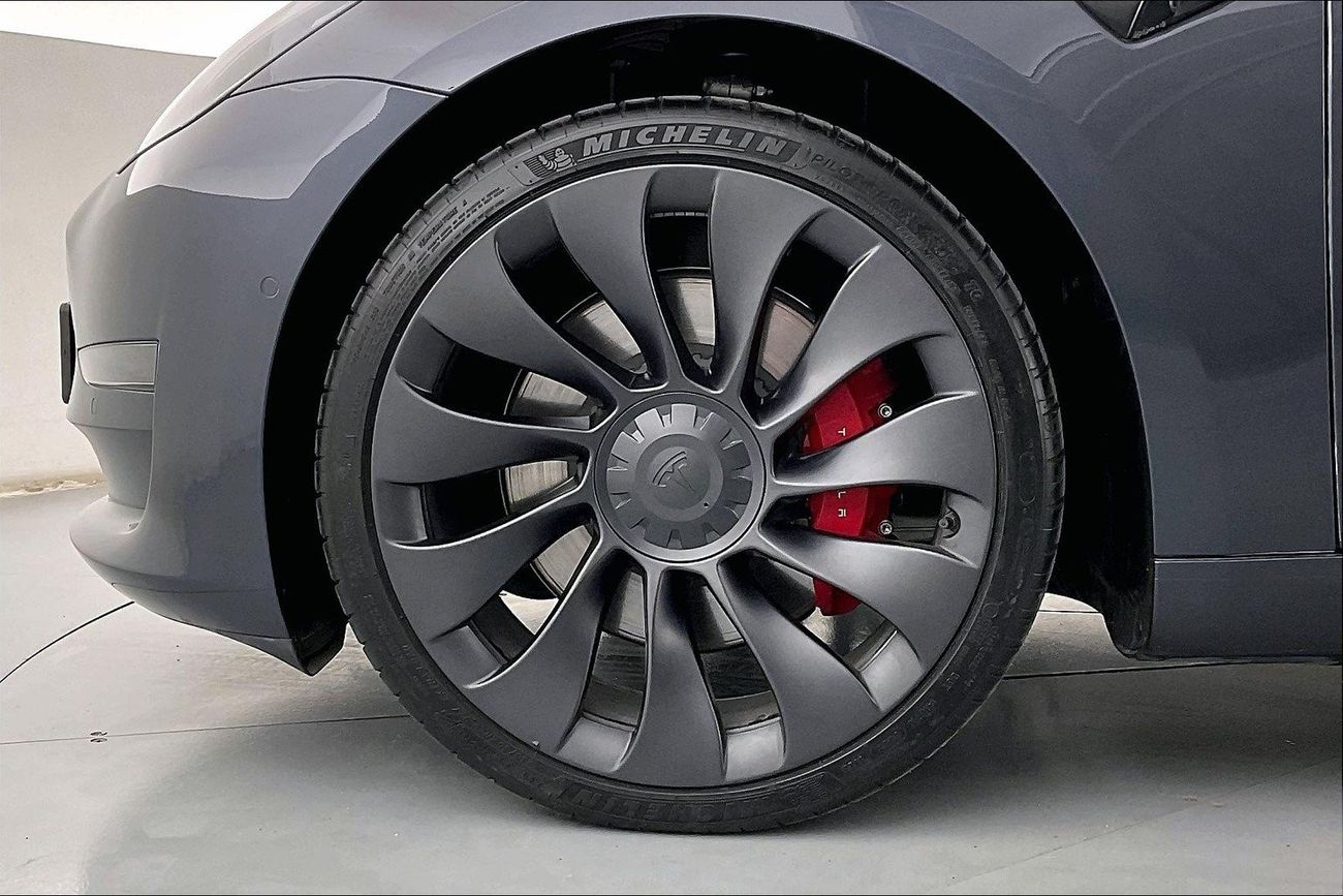 تسلا موديل 3 Performance (Dual Motor) | عرض العيد الحصري | خالية من أضرار الفيضانات