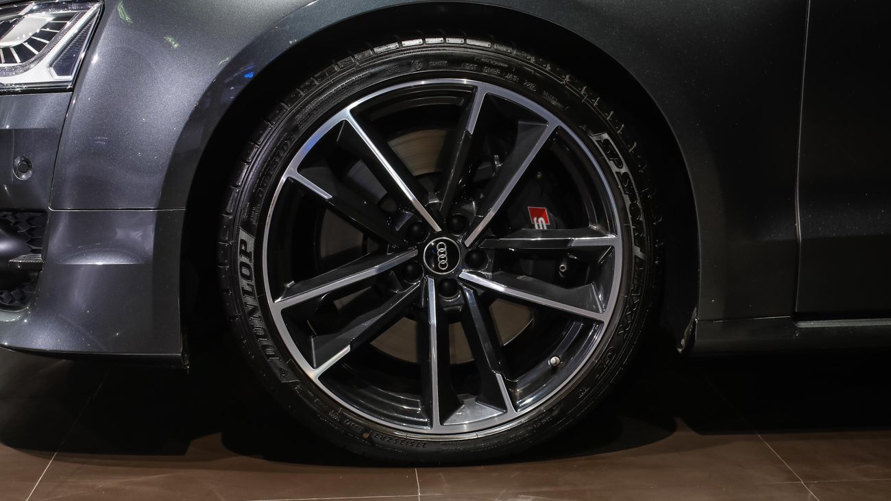 Audi S8 Plus - Under Warranty & Service Contract