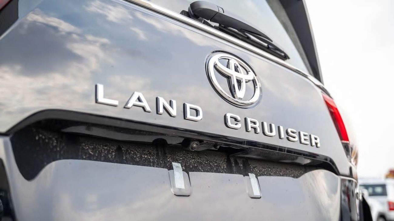 Toyota Land Cruiser Toyota Land Cruiser 300 GXR 3.3L Twin-Turbo Diesel (GCC Specs)