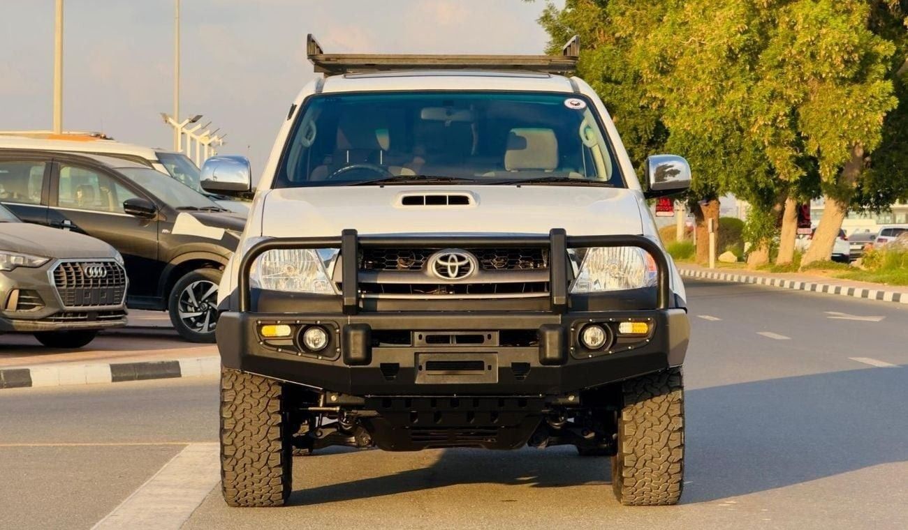 Toyota Hilux AFTER MARKET CANOPY WITH ROOF RACK | RHD | 2011 | 3.0L DIESEL ENGINE | MT | SUNROOF | 4WD