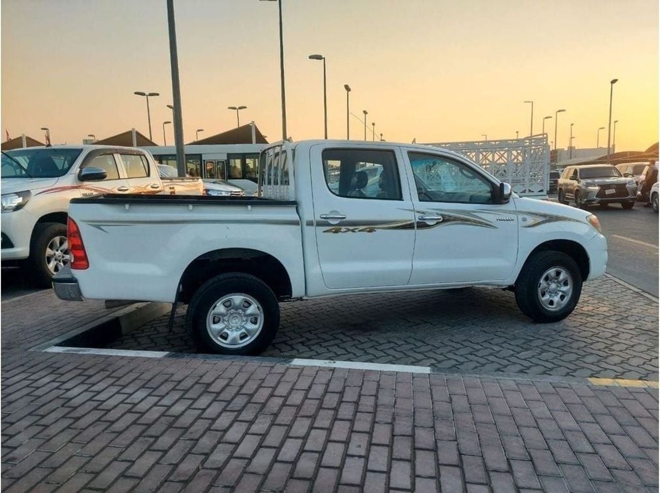 Toyota Hilux DC 2.4L 4WD DIESEL MANUAL TRANSMISSION