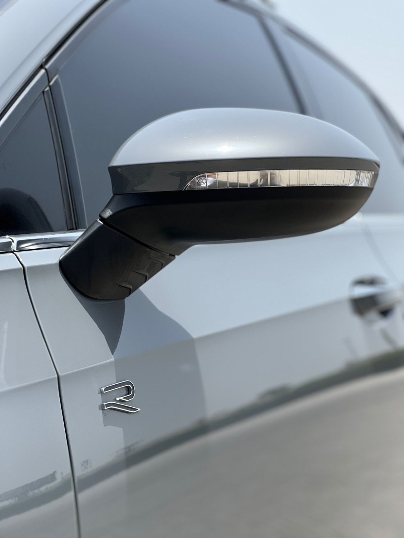 فولكس واجن جولف ار Base 2.0T