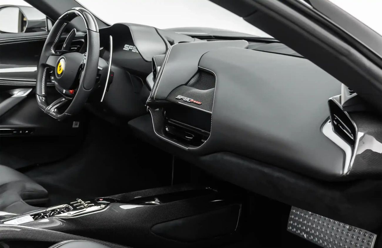 فيراري SF90 سبيدر 4.0L V8 Twin-Turbocharged Engine + eMotor